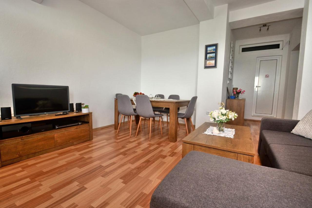 Apartman Dalmatia Apartment Jesenice  Exterior photo