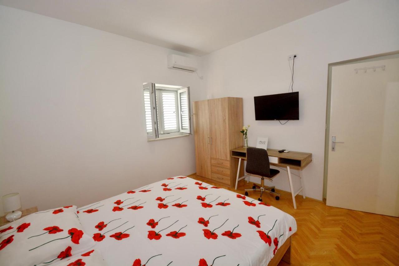 Apartman Dalmatia Apartment Jesenice  Exterior photo
