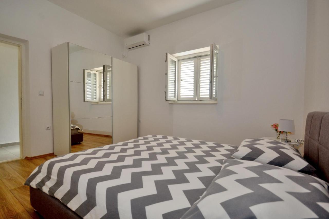 Apartman Dalmatia Apartment Jesenice  Exterior photo