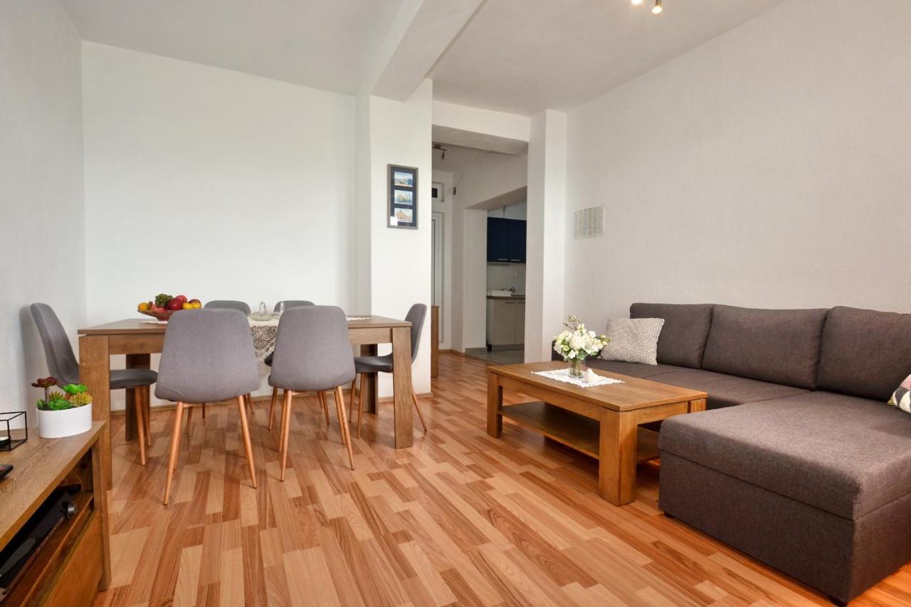 Apartman Dalmatia Apartment Jesenice  Exterior photo